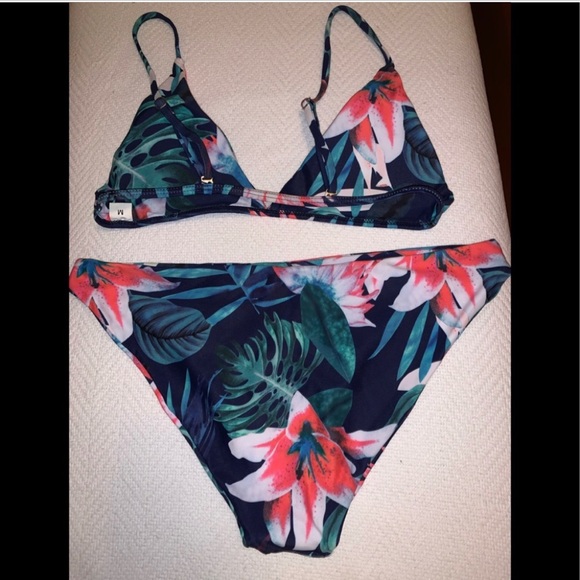 Cupshe Tropical 2 Piece, Size Medium (10) - Picture 2 of 3